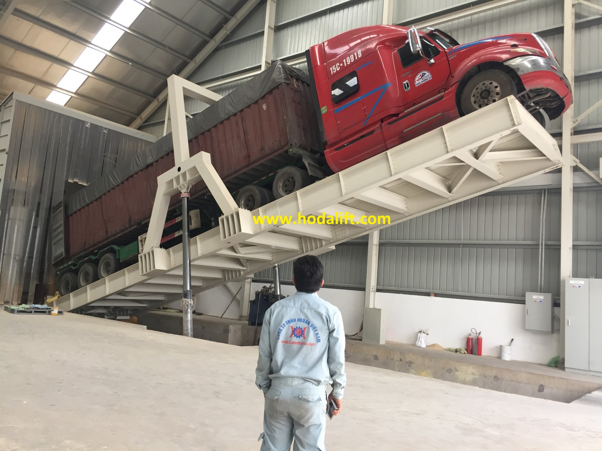 Bàn nâng xe container 80 Tấn nhà máy TACN Vina