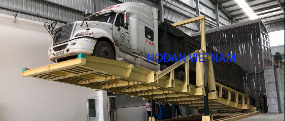 Bàn nâng xe container nhập xá nhà máy thức ăn chăn nuôi TH Milk