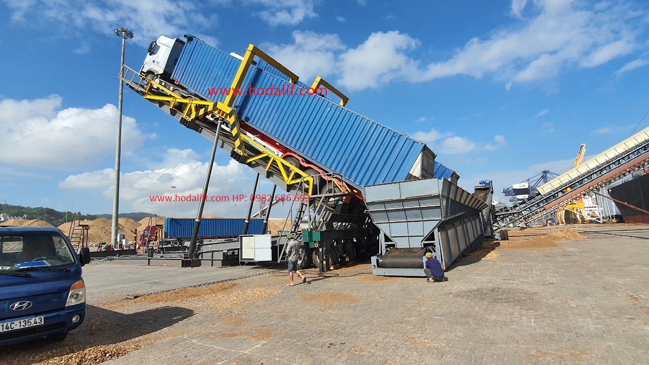 Bàn nâng xe container 80 Tấn xuất nhập dăm gỗ tại cảng